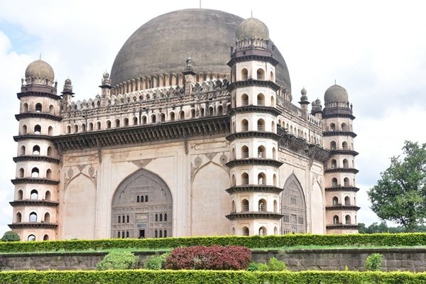 Gol Gumbaz & Bijapur’s Grandeur
