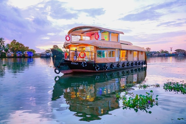 Thothapalli Overnight Houseboat